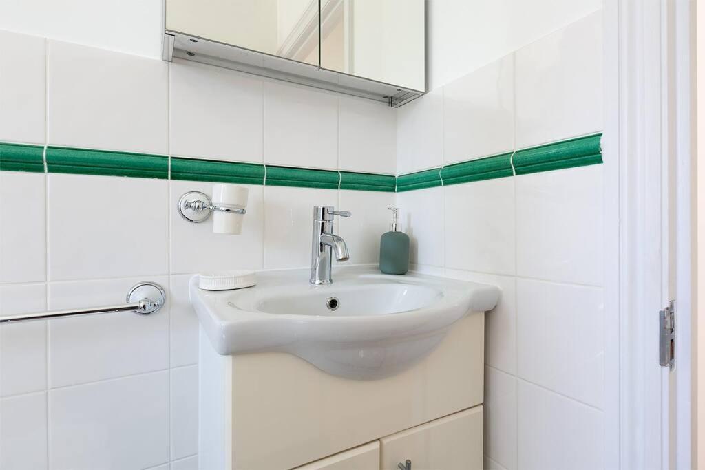 Spacious 3 Bedroom Flat With Terrace 伦敦 外观 照片